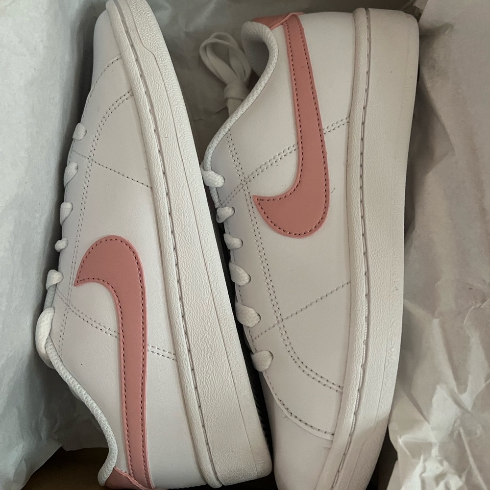 Nike Court Royale 2
